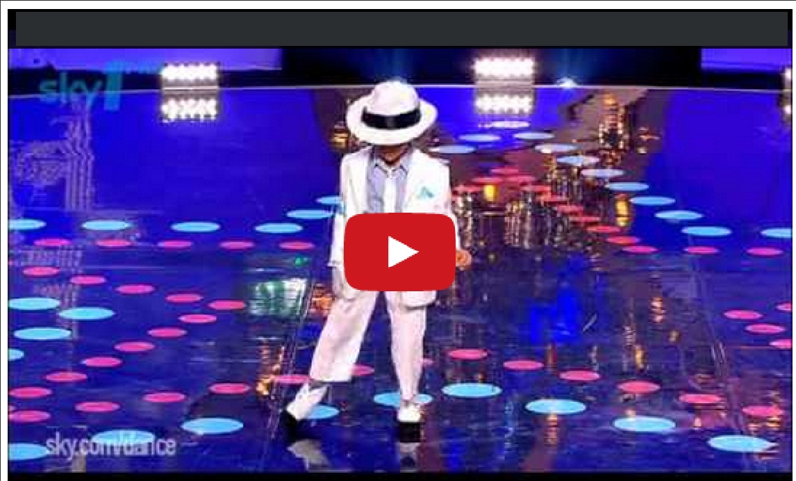 Wow !! Little kid dances like Michael Jackson